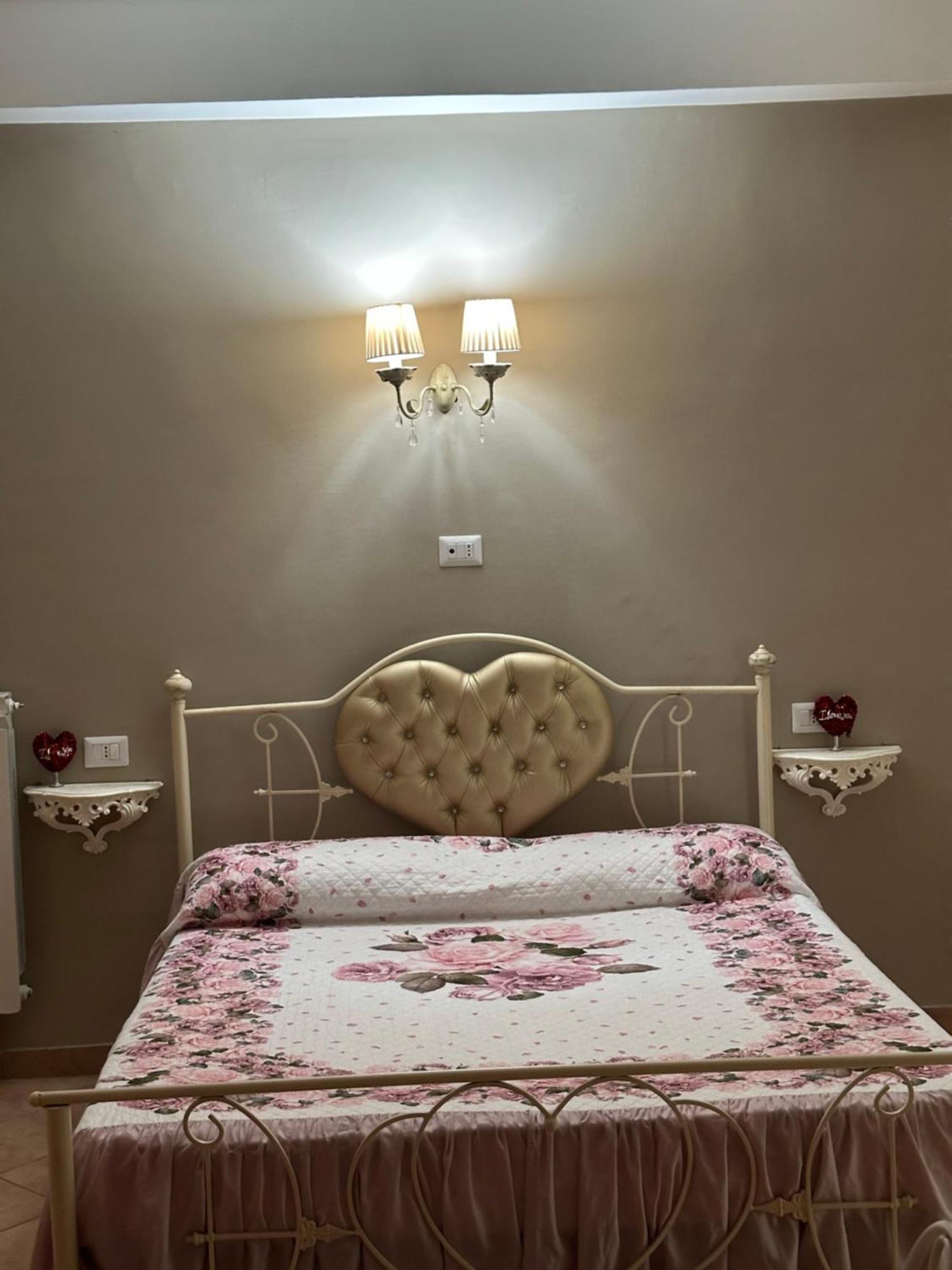Apartemen 85 m² dengan 3 kamar tidur dan 3 kamar mandi pribadi di Casagiove Caserta Bagian luar foto